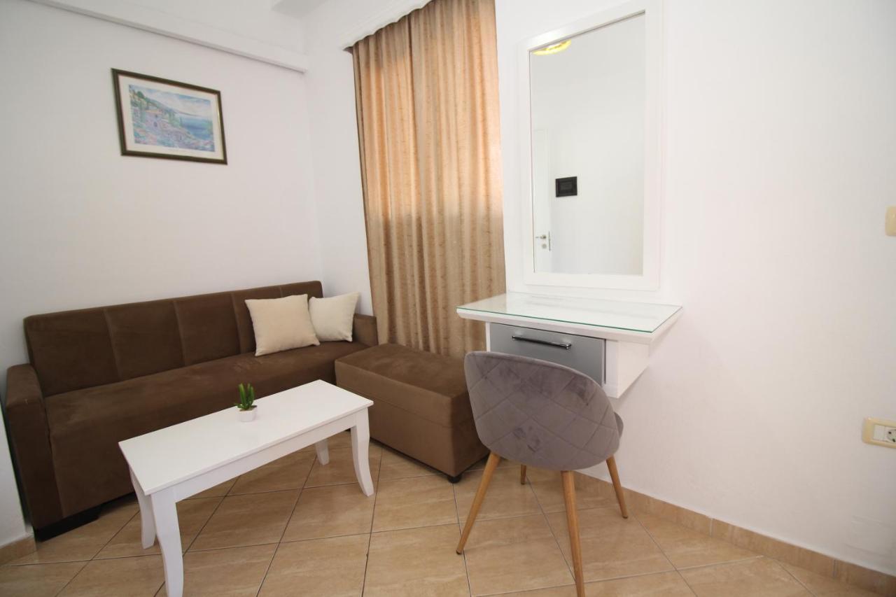 Hotel Julia Sarandë Exterior foto